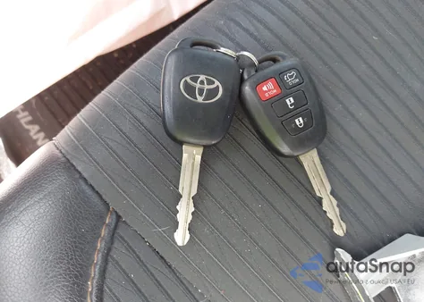 2018 Toyota Highlander Le Plus z USA, uszkodzony, nr VIN 5TDBZRFH8JS844513